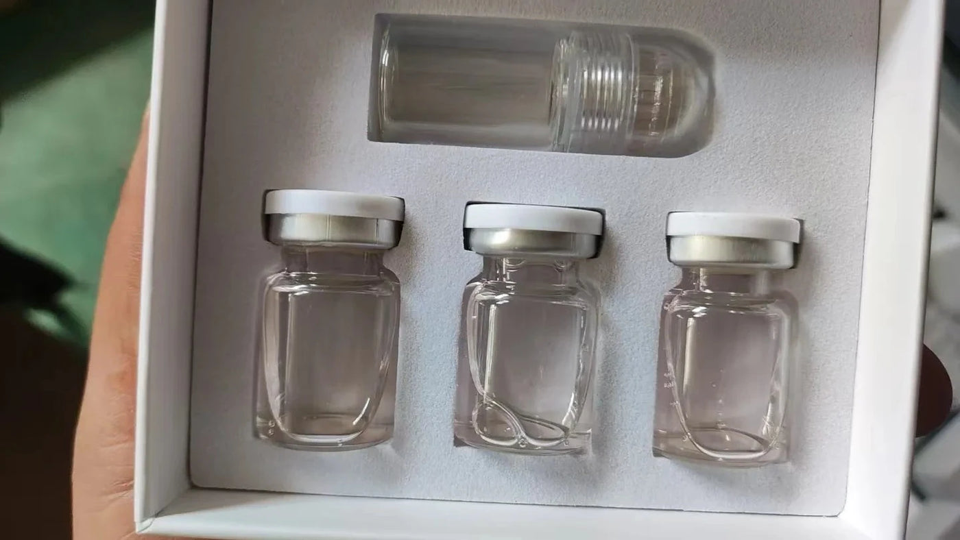 First-version kit: one applicator, three serum vials